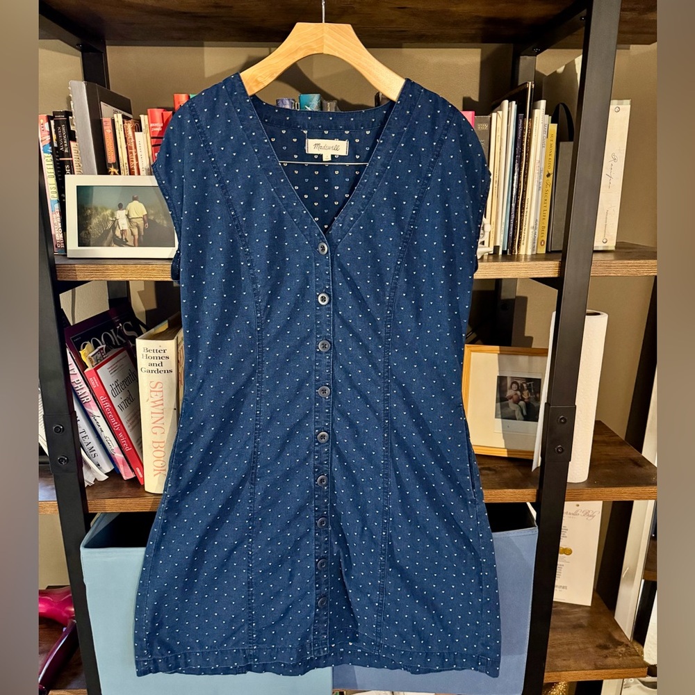 Madewell Navy Dress with tiny embroidered hearts 💕